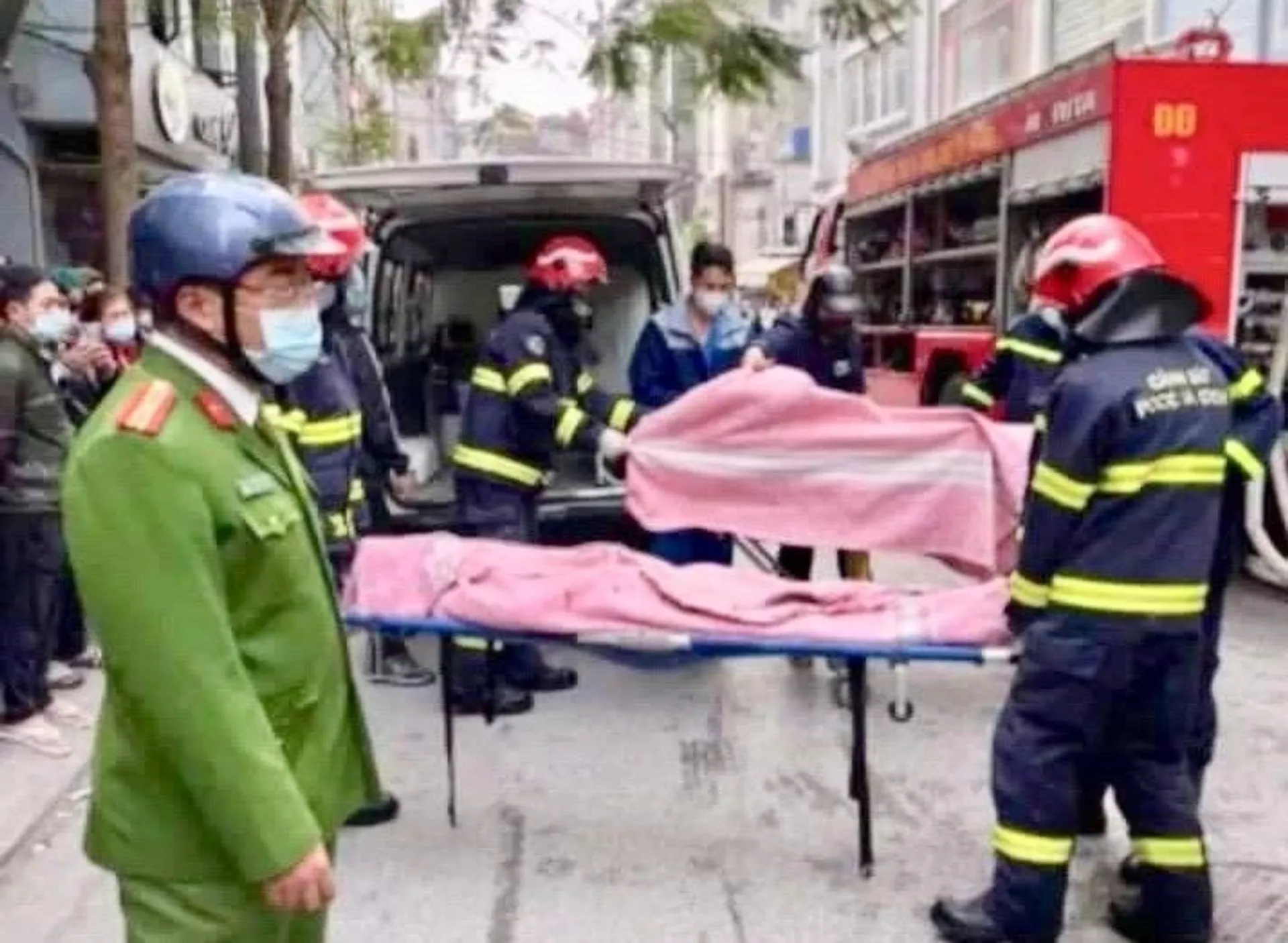 Thông tin vụ 4 người tử vong vì đốt vàng mã cúng ông Công ông Táo ở Hà Nội Thông tin vụ 4 người tử vong vì đốt vàng mã cúng ông Công ông Táo ở Hà Nội - Sputnik Việt Nam, 1920, 04.02.2021