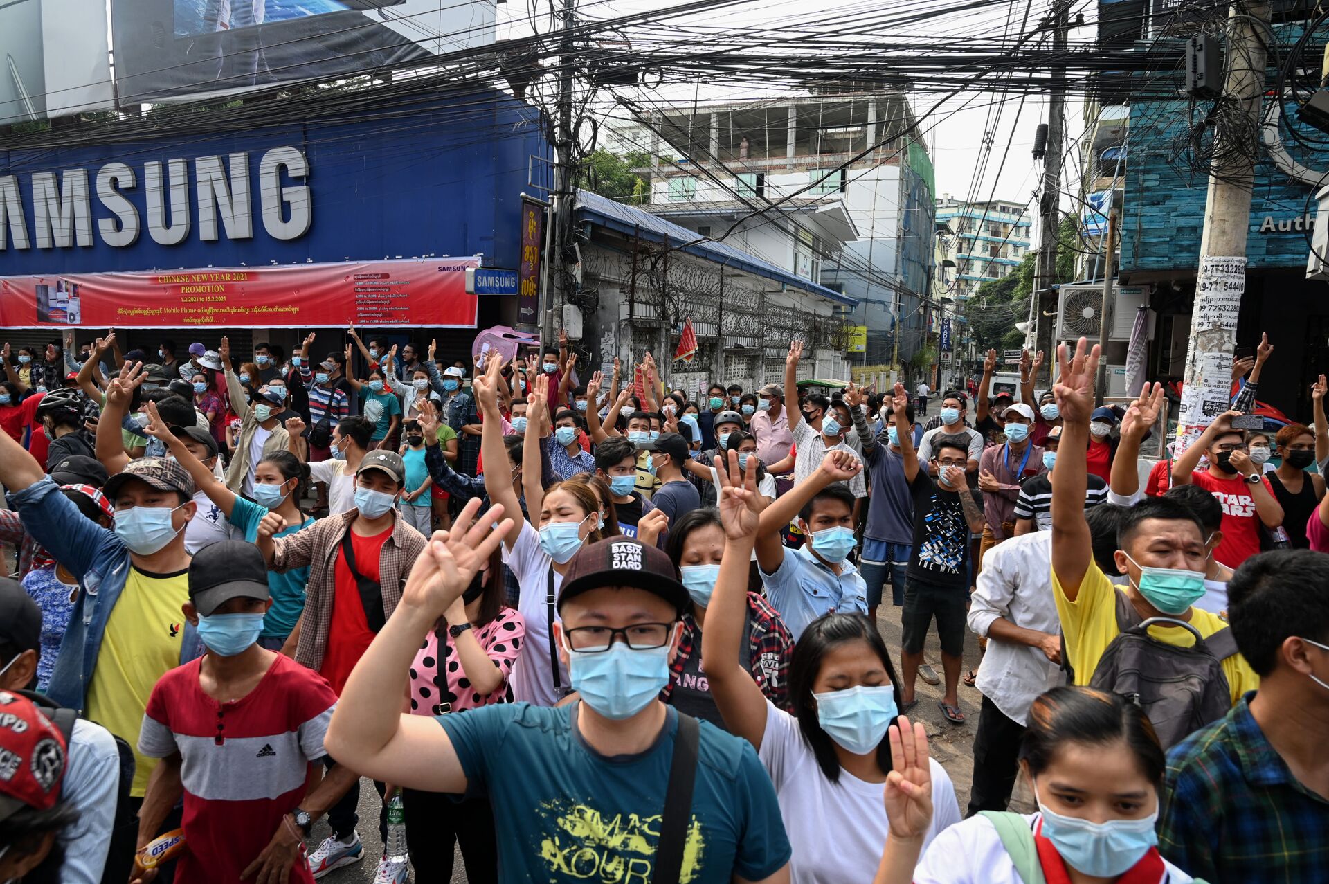 Hàng nghìn người tham gia biểu tình trên đường phố ở Myanmar - Sputnik Việt Nam, 1920, 06.02.2021