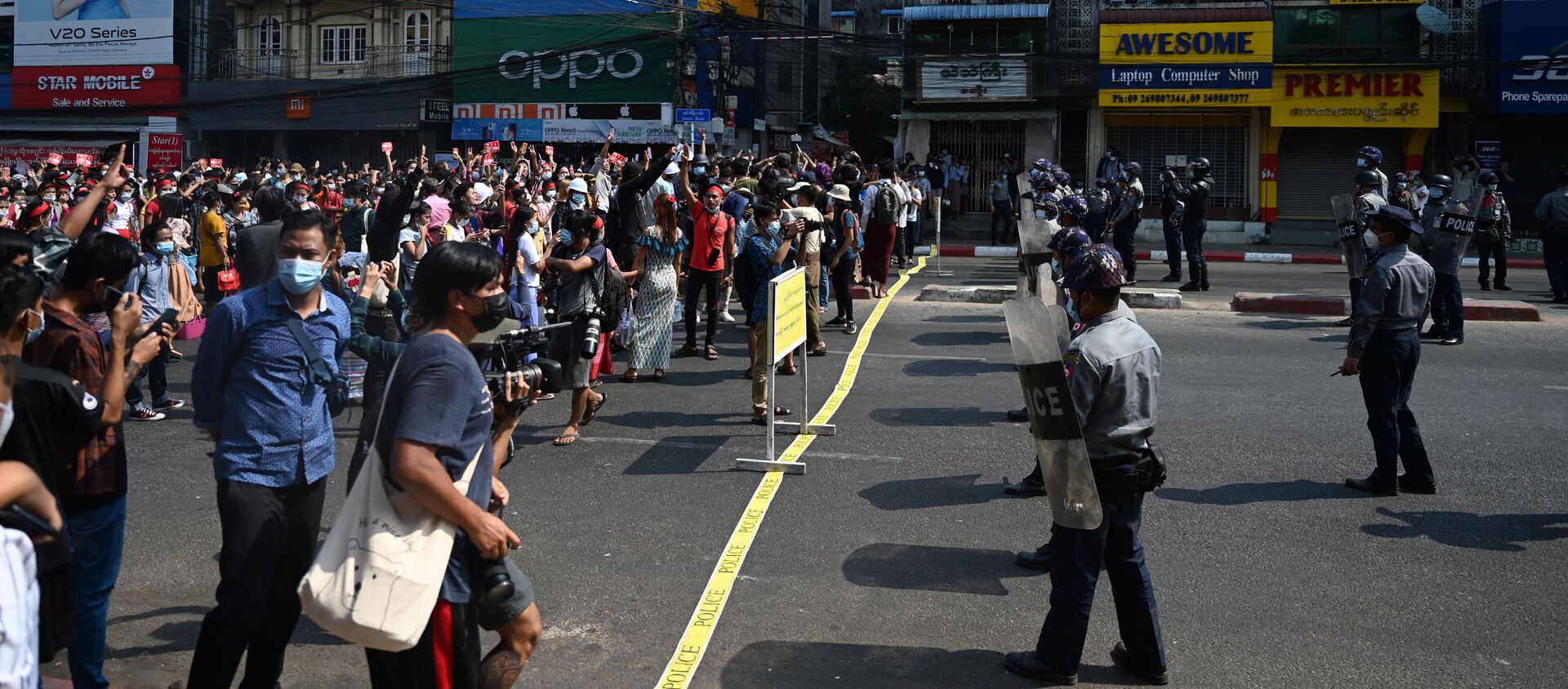 Cuộc biểu tình chống lại cuộc đảo chính quân sự ở Myanmar - Sputnik Việt Nam, 1920, 01.03.2021