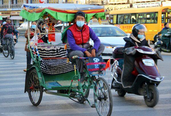 Cư dân địa phương của thành phố Lhasa ở Tây Tạng - Sputnik Việt Nam