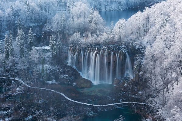 Bức ảnh Đất nước những ngọn thác (Land of the Waterfalls) của nhiếp ảnh gia Slovenia Luka Esenko, đoạt giải nhất hạng mục Hơi thở không gian trong cuộc thi The International Garden Photographer of the Year Competition-14 - Sputnik Việt Nam