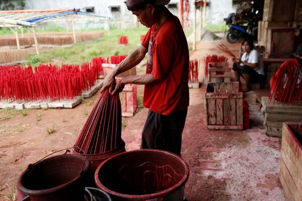 Làm hương ở Indonesia - Sputnik Việt Nam