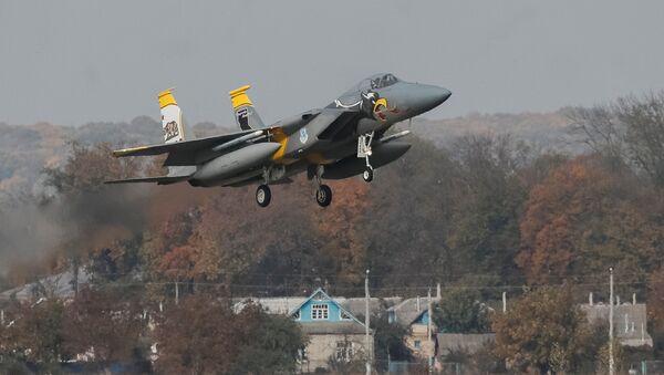 Máy bay chiến đấu F-15 của Không quân Hoa Kỳ tham gia cuộc tập trận Clear Sky-2018 ở Ukraina - Sputnik Việt Nam