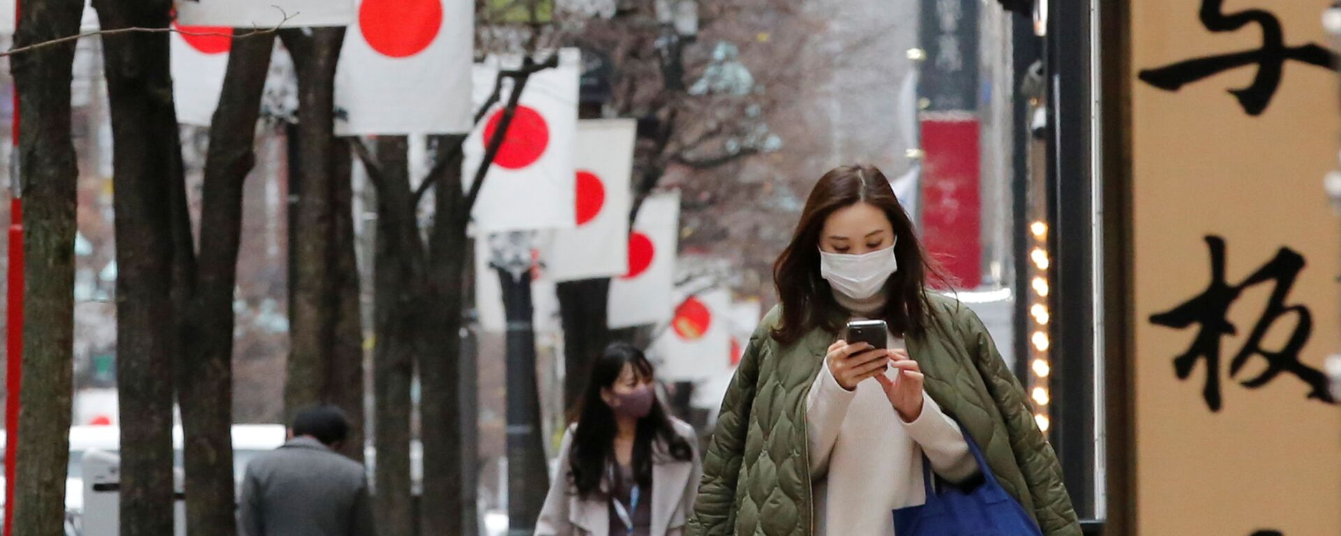 Cô gái đeo mặt nạ bảo hộ ở Tokyo - Sputnik Việt Nam, 1920, 07.04.2022