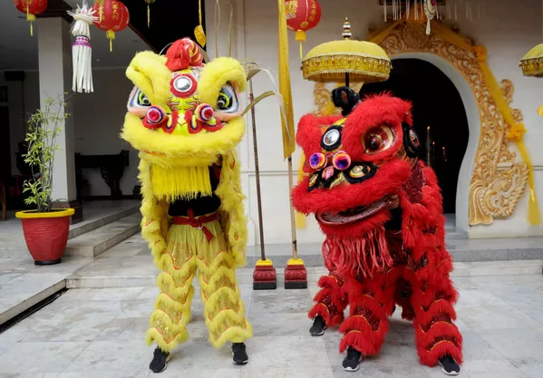 Múa sư tử tại ngôi đền Trung Quốc vào ngày mùng 1 tháng Giêng ở Kuta, Bali Múa sư tử tại ngôi đền Trung Quốc vào ngày mùng 1 tháng Giêng ở Kuta, Bali - Sputnik Việt Nam