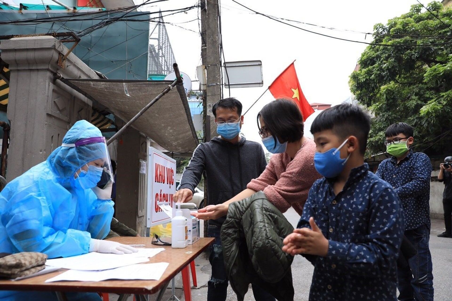 Hà Nội lên tiếng vụ người Nhật tử vong mắc Covid-19, Hải Dương cách ly xã hội toàn tỉnh - Sputnik Việt Nam, 1920, 15.02.2021