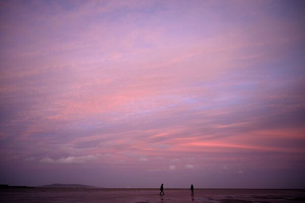 Hoàng hôn trên bờ biển ở Sandymount ở Dublin, Ireland - Sputnik Việt Nam