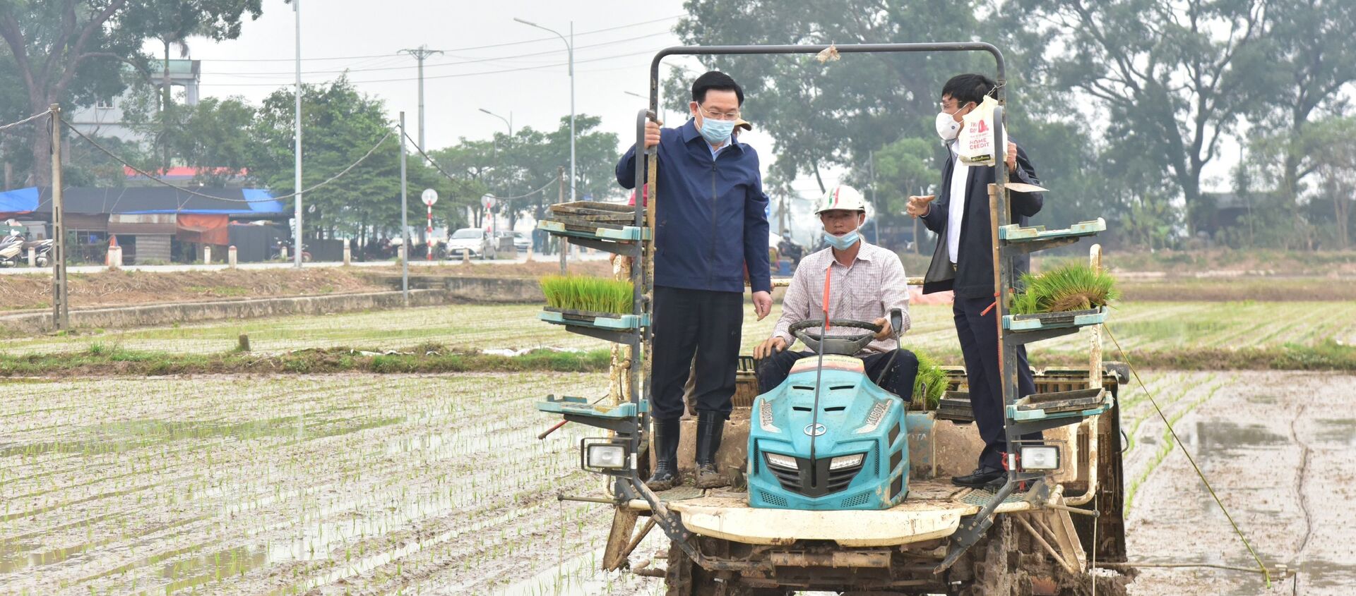 í thư Thành ủy Hà Nội Vương Đình Huệ thăm, động viên bà con nông dân xã Dị Nậu, huyện Thạch Thất, triển khai vụ Xuân năm 2021. - Sputnik Việt Nam, 1920, 19.02.2021