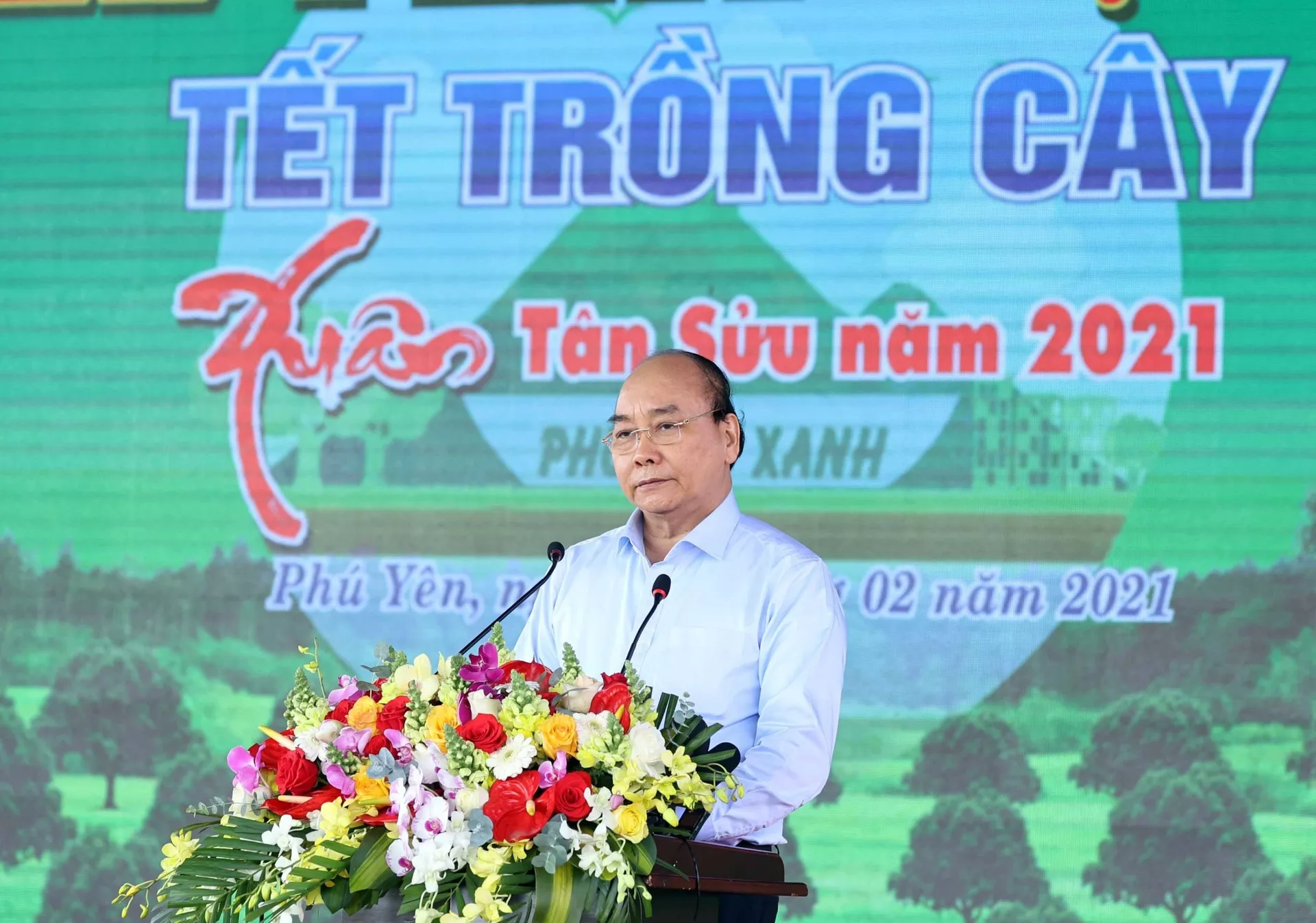 Thủ tướng Nguyễn Xuân Phúc và khát vọng trồng một tỷ cây xanh Thủ tướng Nguyễn Xuân Phúc và khát vọng trồng một tỷ cây xanh - Sputnik Việt Nam, 1920, 20.02.2021