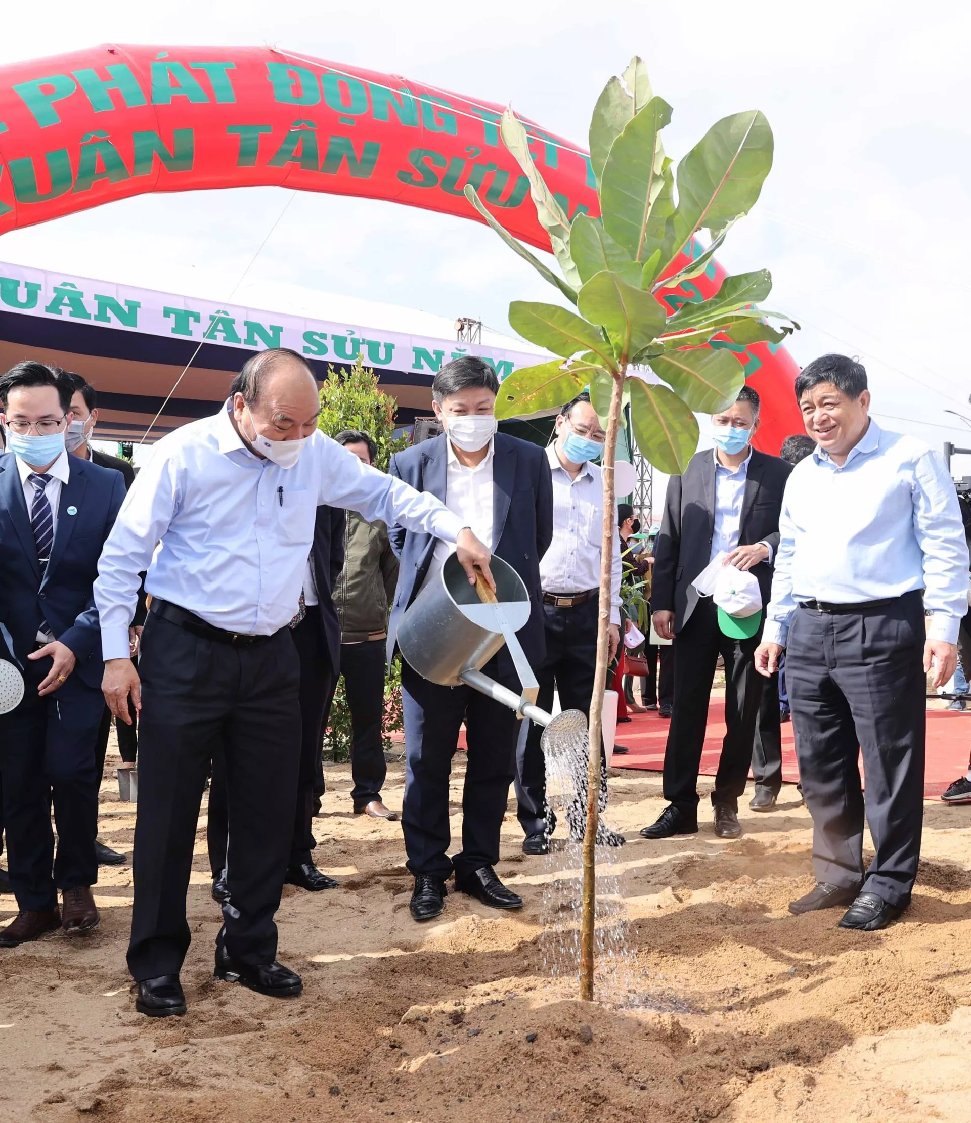 Thủ tướng Nguyễn Xuân Phúc và khát vọng trồng một tỷ cây xanh Thủ tướng Nguyễn Xuân Phúc và khát vọng trồng một tỷ cây xanh - Sputnik Việt Nam, 1920, 20.02.2021