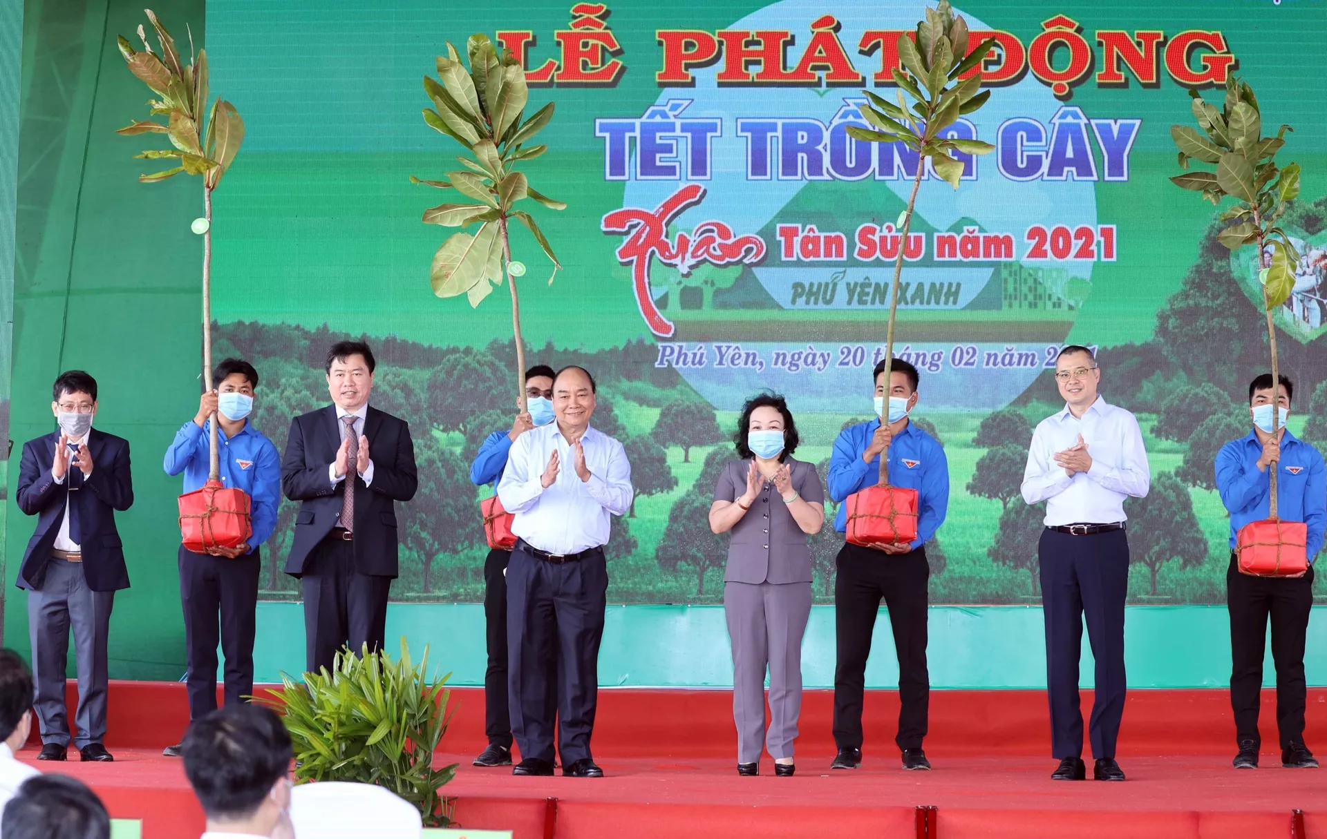 Thủ tướng Nguyễn Xuân Phúc và khát vọng trồng một tỷ cây xanh Thủ tướng Nguyễn Xuân Phúc và khát vọng trồng một tỷ cây xanh - Sputnik Việt Nam, 1920, 20.02.2021