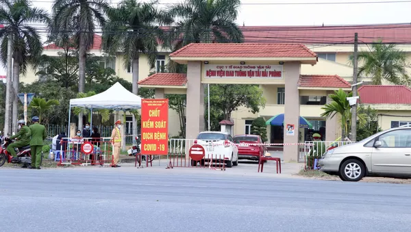 Cơ quan chức năng phong tỏa Bệnh viện Giao thông vận tải Hải Phòng, nơi bệnh nhân làm việc - Sputnik Việt Nam