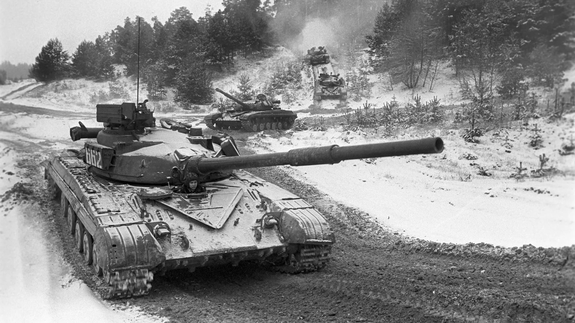 Xe tăng Liên Xô T-64 tập trận.