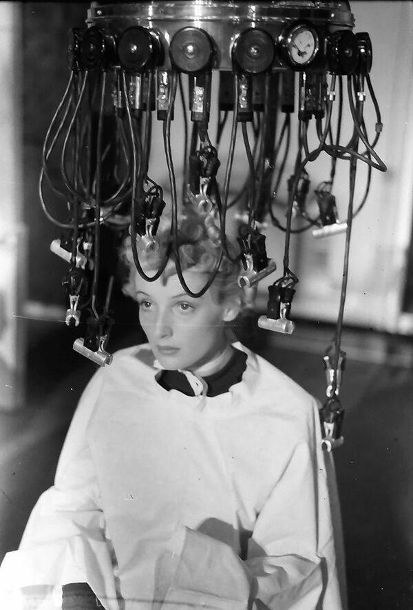 Mũ để làm tóc xoăn ở Đức - Sputnik Việt Nam