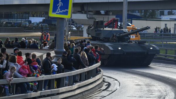 Xe tăng T-14 Armata trước giờ diễn tập duyệt binh trên Quảng trường Đỏ - Sputnik Việt Nam