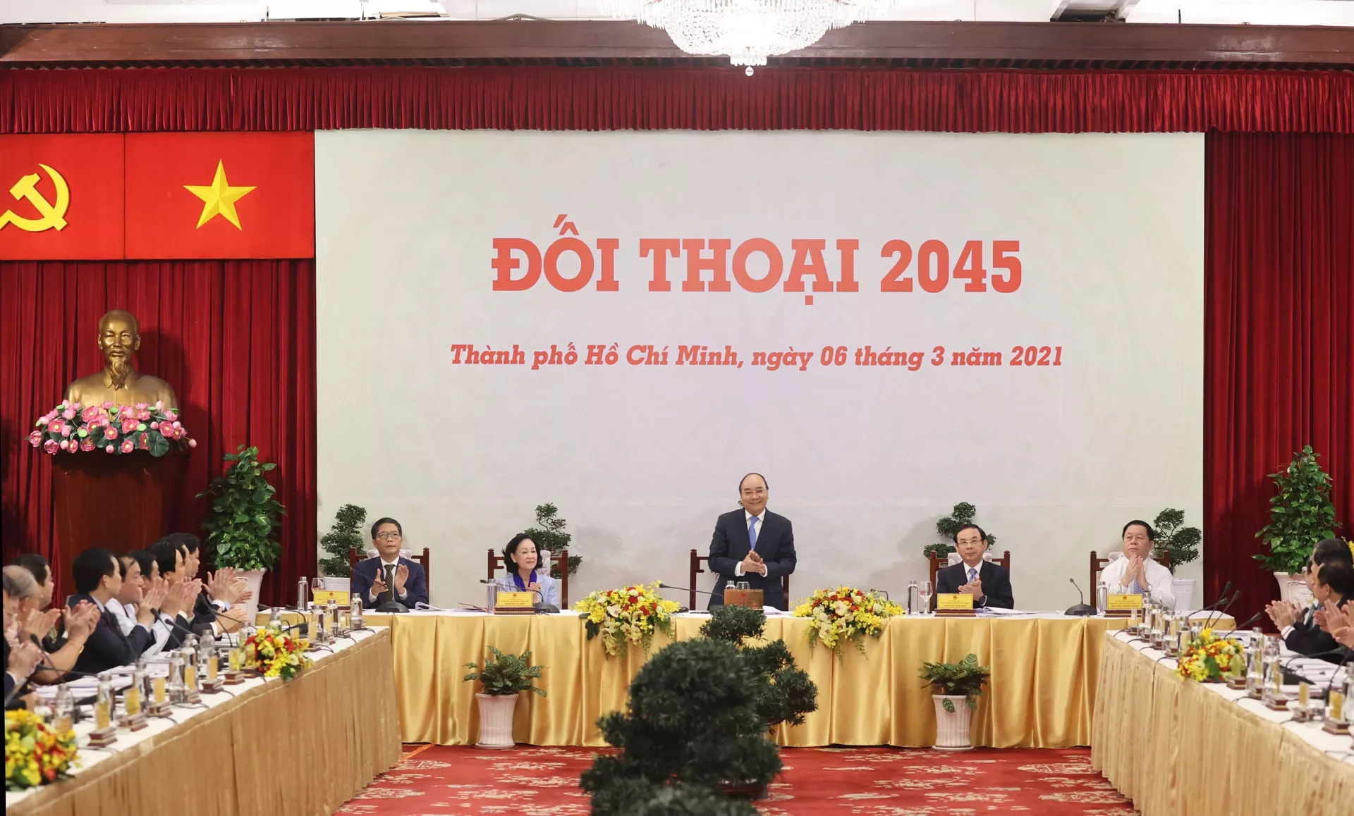 Thủ tướng Nguyễn Xuân Phúc chủ trì cuộc “Đối thoại 2045” Thủ tướng Nguyễn Xuân Phúc chủ trì cuộc “Đối thoại 2045” - Sputnik Việt Nam, 1920, 06.03.2021