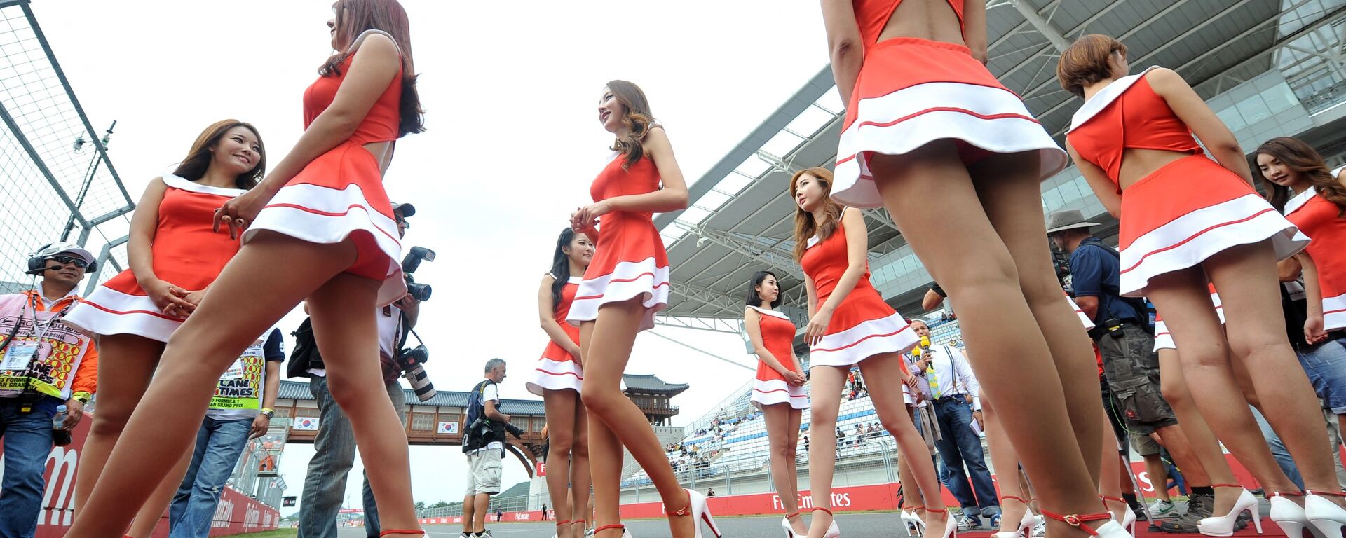 Grid girls trong Grand Prix Formula- 1 ở Yonam, Hàn Quốc - Sputnik Việt Nam, 1920, 09.03.2021