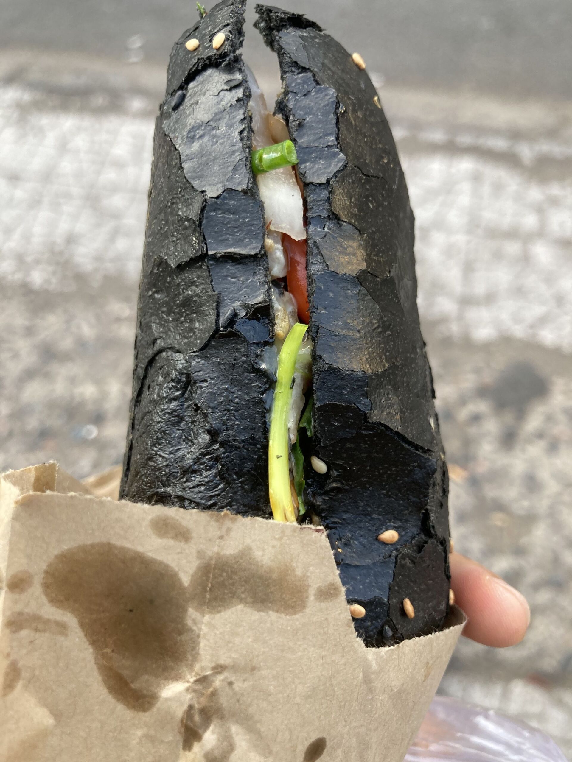 Bánh mì bóng đêm, 25 nghìn một ổ có gì khác với bánh mì truyền thống? - Sputnik Việt Nam, 1920, 11.03.2021