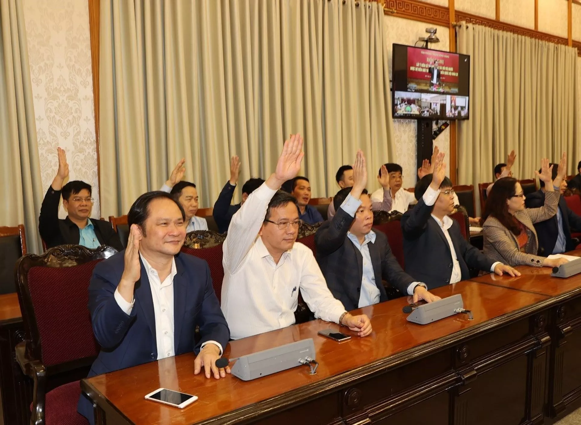 100% đồng ý: Việt Nam giới thiệu Tổng Bí thư, Thủ tướng ứng cử Đại biểu Quốc hội 100% đồng ý: Việt Nam giới thiệu Tổng Bí thư, Thủ tướng ứng cử Đại biểu Quốc hội - Sputnik Việt Nam, 1920, 11.03.2021