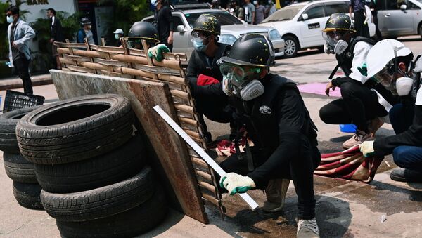 Người biểu tình ở Yangon. - Sputnik Việt Nam