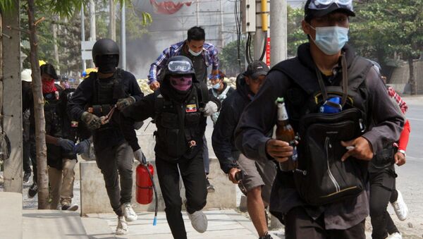 Người biểu tình ở Mandalay, Myanmar. - Sputnik Việt Nam