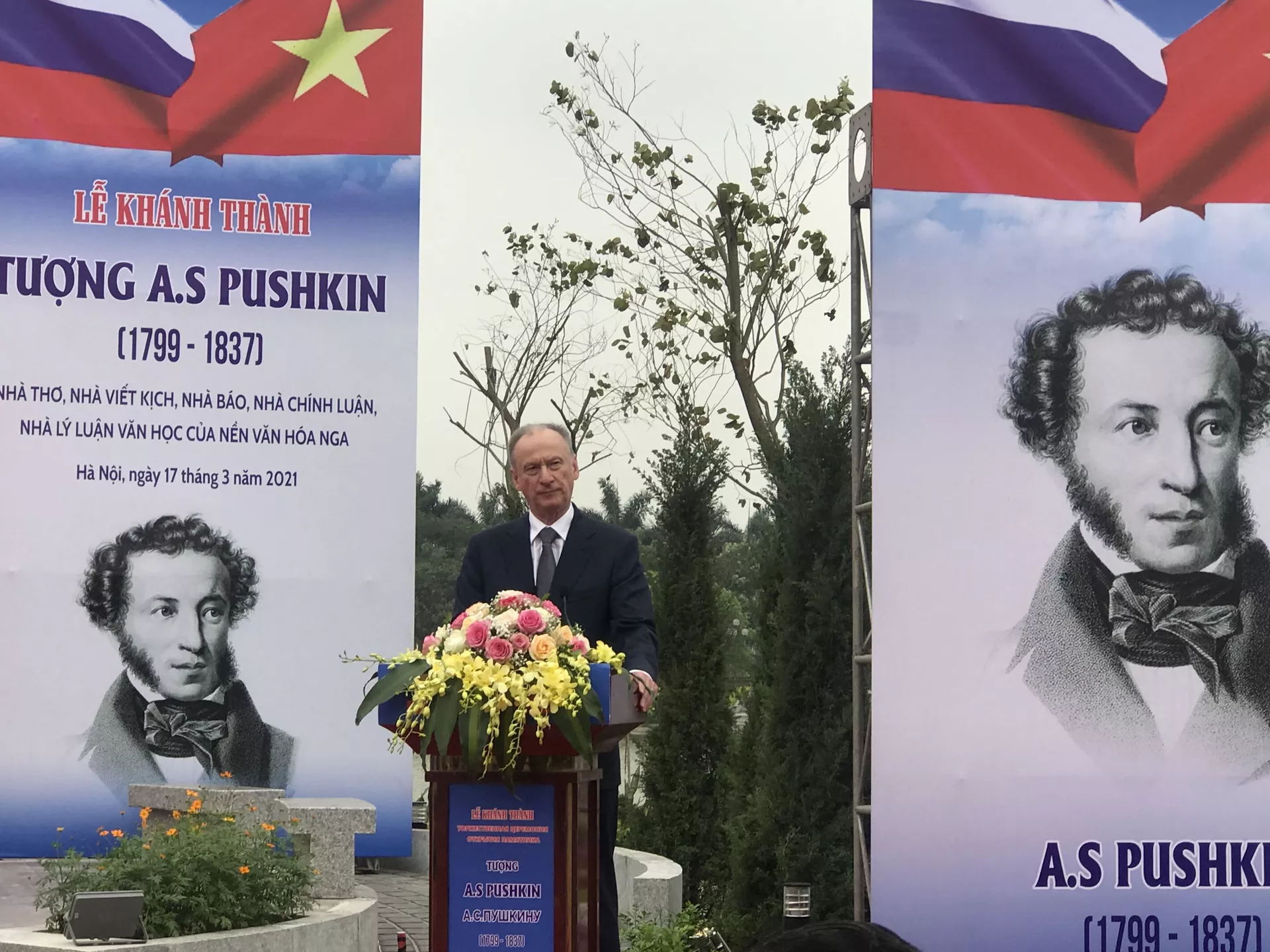 Long trọng khánh thành Tượng Đại thi hào Pushkin tại Hà Nội Long trọng khánh thành Tượng Đại thi hào Pushkin tại Hà Nội - Sputnik Việt Nam, 1920, 17.03.2021