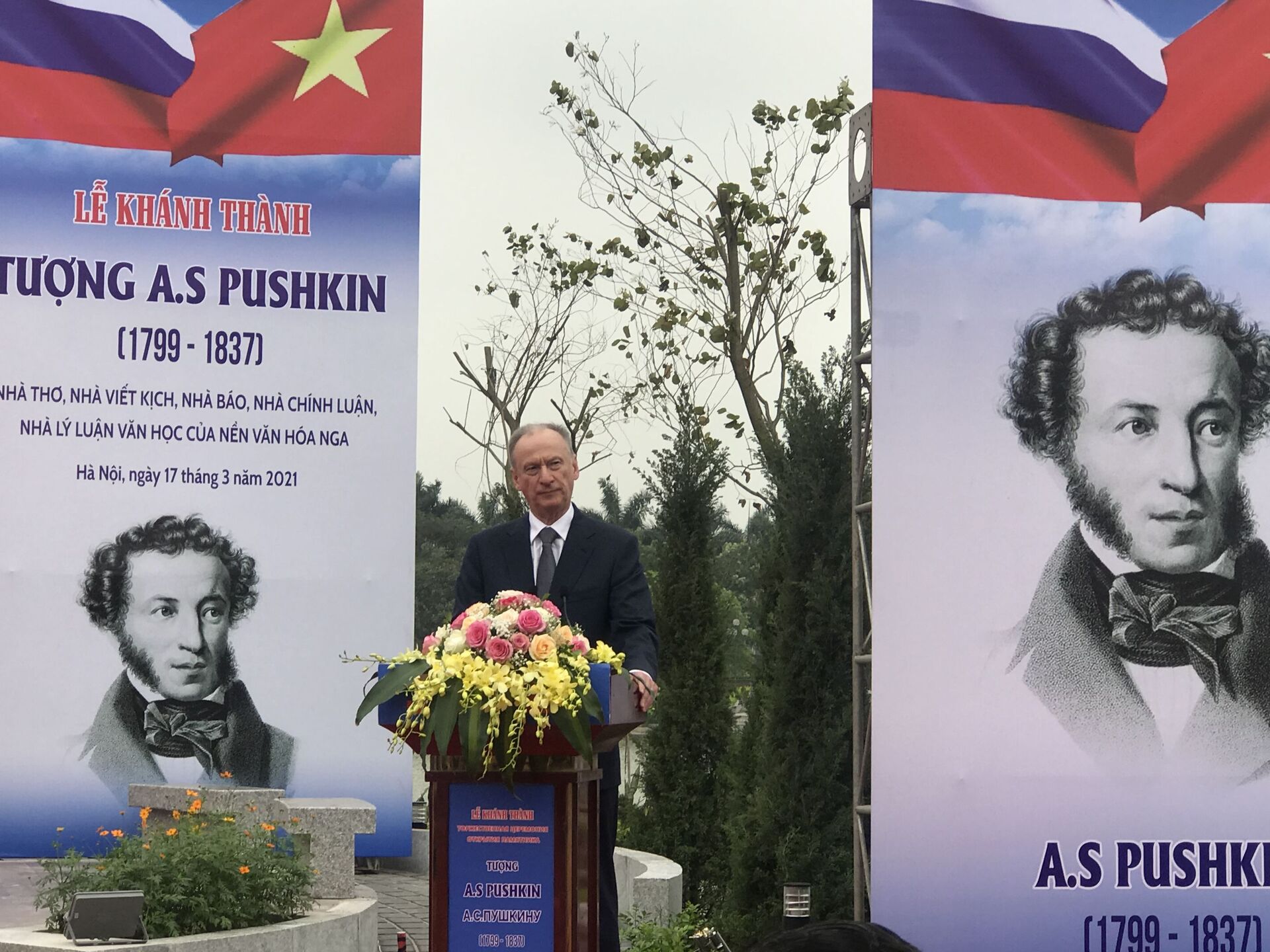 Long trọng khánh thành Tượng Đại thi hào Pushkin tại Hà Nội - Sputnik Việt Nam, 1920, 17.03.2021