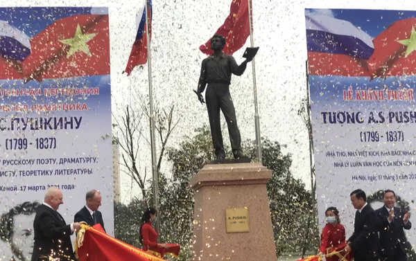 Các đại biểu Nga và đại diện TP Hà Nội khánh thành Tượng đài Pushkin. Các đại biểu Nga và đại diện TP Hà Nội khánh thành Tượng đài Pushkin. - Sputnik Việt Nam