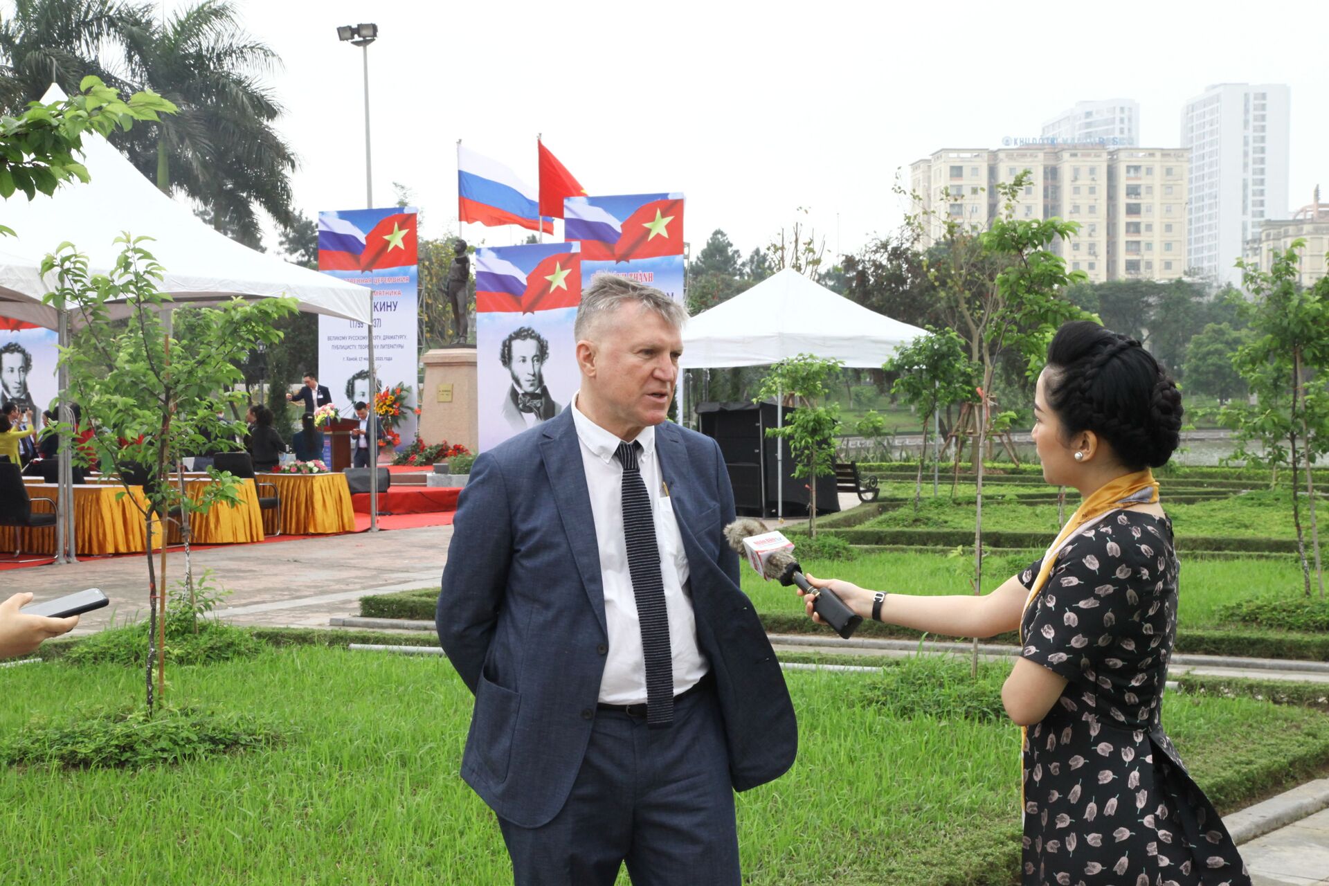 Long trọng khánh thành Tượng Đại thi hào Pushkin tại Hà Nội - Sputnik Việt Nam, 1920, 17.03.2021