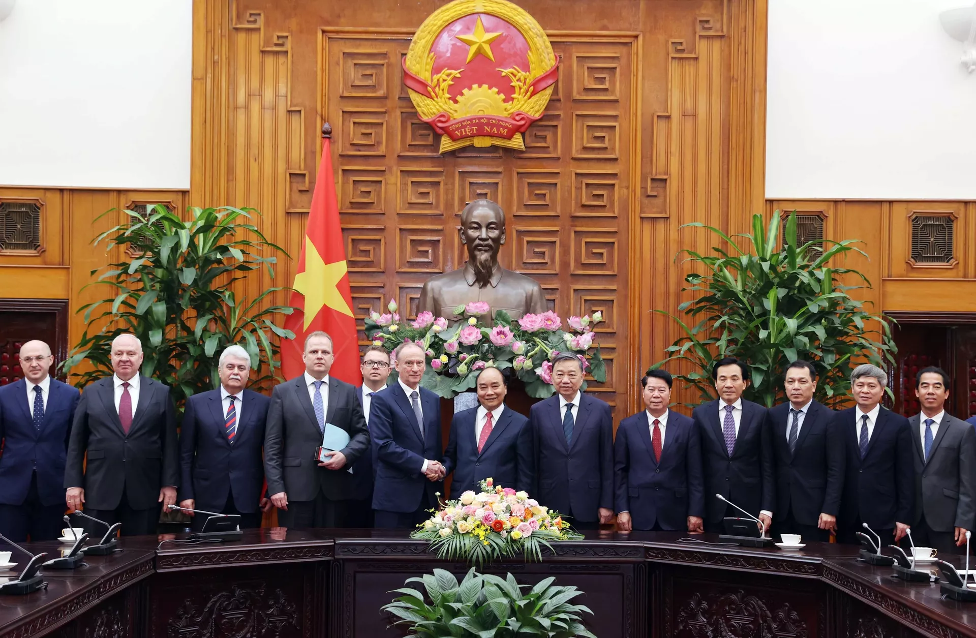 Thủ tướng: Quan hệ hợp tác an ninh, quốc phòng Việt - Nga là trụ cột Thủ tướng: Quan hệ hợp tác an ninh, quốc phòng Việt - Nga là trụ cột - Sputnik Việt Nam, 1920, 17.03.2021