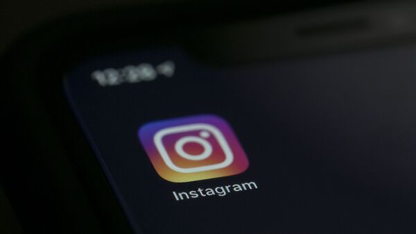 Thứ sáu này, ngày 23 tháng 8 năm 2019, ảnh hiển thị biểu tượng ứng dụng Instagram trên màn hình thiết bị di động ở New York - Sputnik Việt Nam