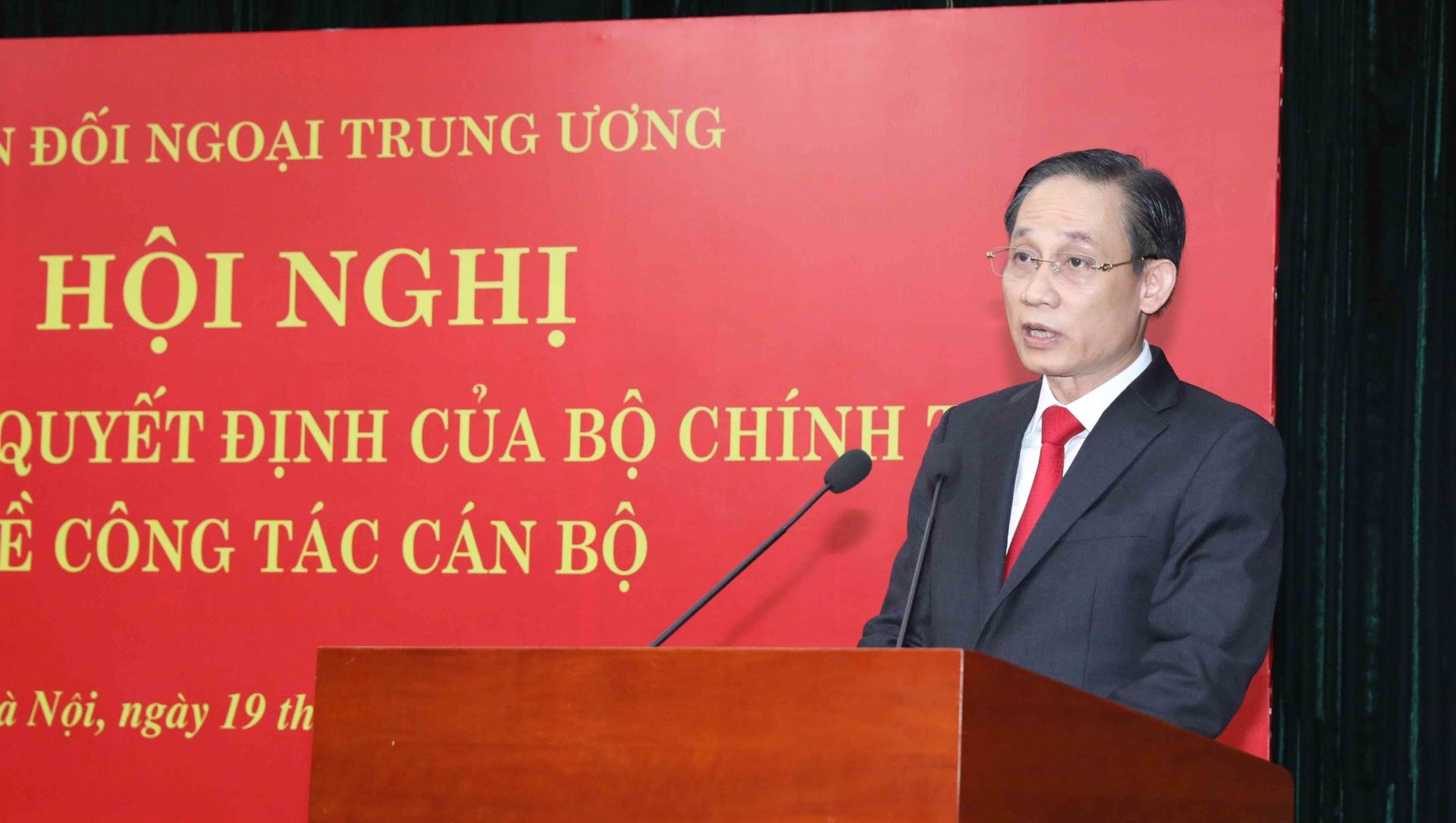 Đồng chí Lê Hoài Trung, Ủy viên Trung ương Đảng, Trưởng Ban Đối ngoại Trung ương phát biểu. Đồng chí Lê Hoài Trung, Ủy viên Trung ương Đảng, Trưởng Ban Đối ngoại Trung ương phát biểu. - Sputnik Việt Nam, 1920, 19.03.2021