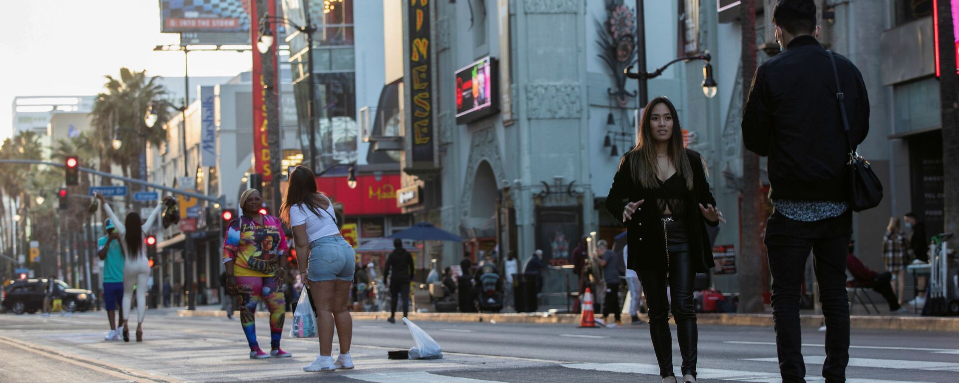 Những người trên Đại lộ Hollywood ở Los Angeles. - Sputnik Việt Nam, 1920, 23.03.2021