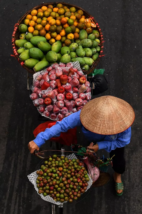 Hàng trái cây trên xe đạp ở Hà Nội Hàng trái cây trên xe đạp ở Hà Nội - Sputnik Việt Nam