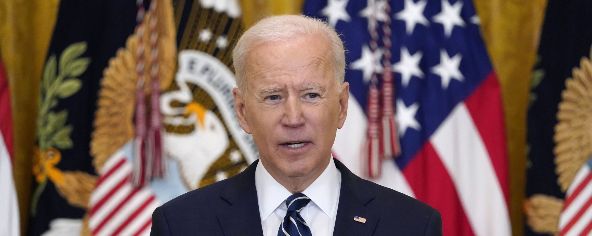 Tổng thống Hoa Kỳ Joe Biden trong cuộc họp báo chính thức đầu tiên trên cương vị Tổng thống ở Washington, Mỹ. - Sputnik Việt Nam, 1920, 31.01.2022