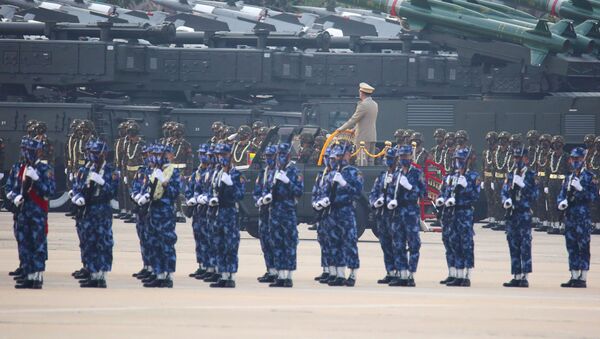 Duyệt binh kỷ niệm 76 năm ngày thành lập Lực lượng vũ trang Myanmar. - Sputnik Việt Nam