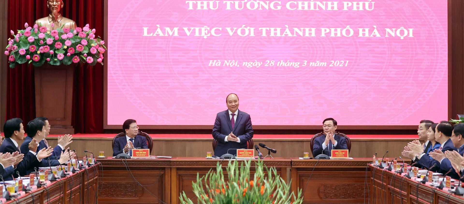 Thủ tướng Nguyễn Xuân Phúc làm việc với lãnh đạo chủ chốt Thành phố Hà Nội - Sputnik Việt Nam, 1920, 28.03.2021