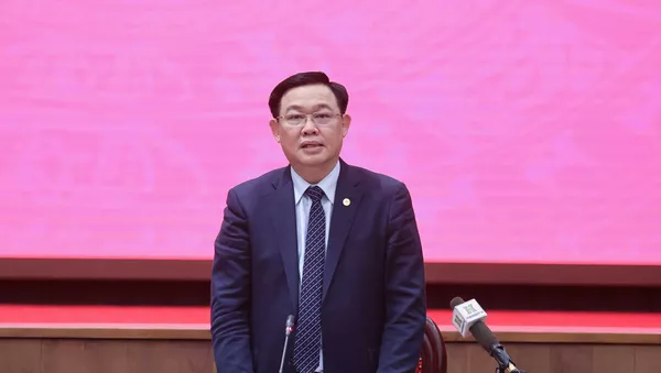 Đồng chí Vương Đình Huệ, Ủy viên Bộ Chính trị, Bí thư Thành ủy Hà Nội phát biểu.  - Sputnik Việt Nam