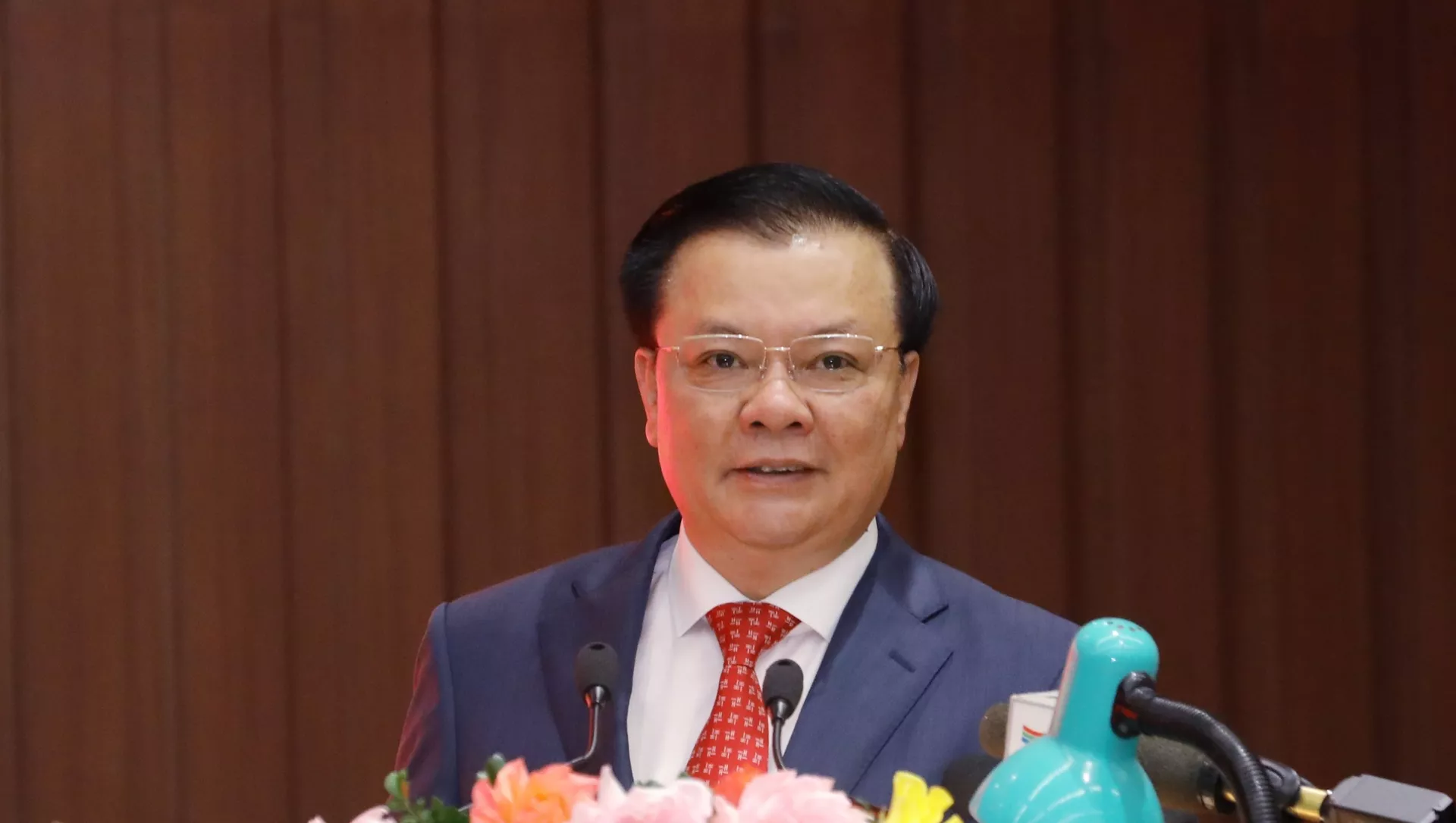 Tân Bí thư Thành ủy Hà Nội Đinh Tiến Dũng phát biểu nhận nhiệm vụ.