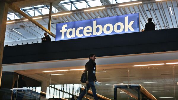 Logo của công ty Facebook ở Paris. - Sputnik Việt Nam