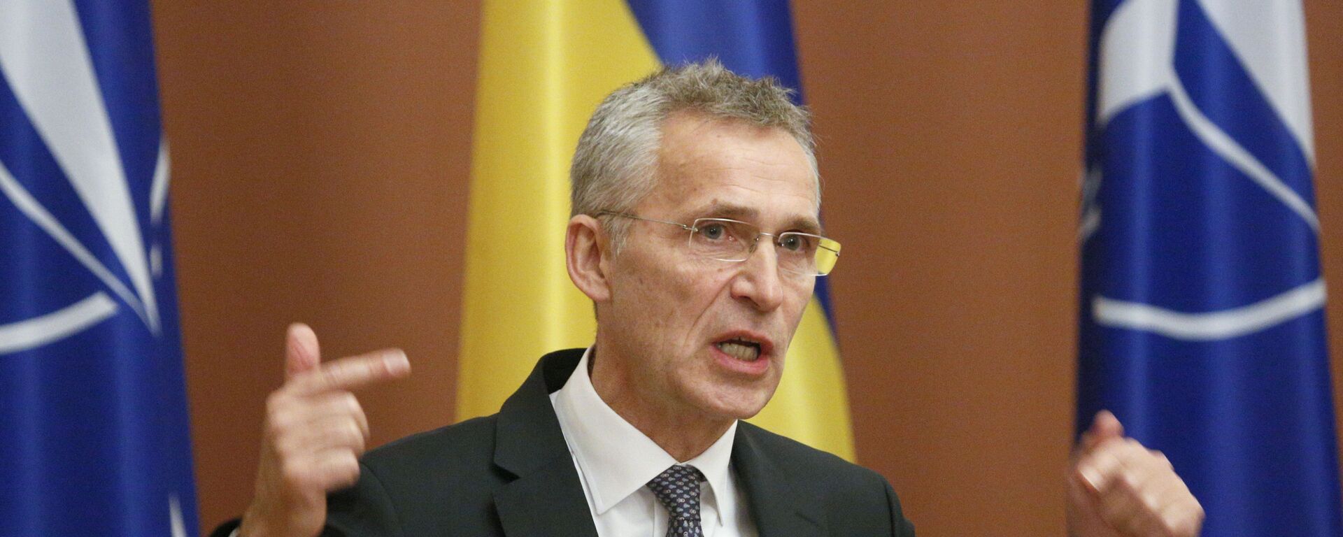 Tổng thư ký NATO Jens Stoltenberg trong cuộc họp báo ở Kiev. - Sputnik Việt Nam, 1920, 01.10.2022