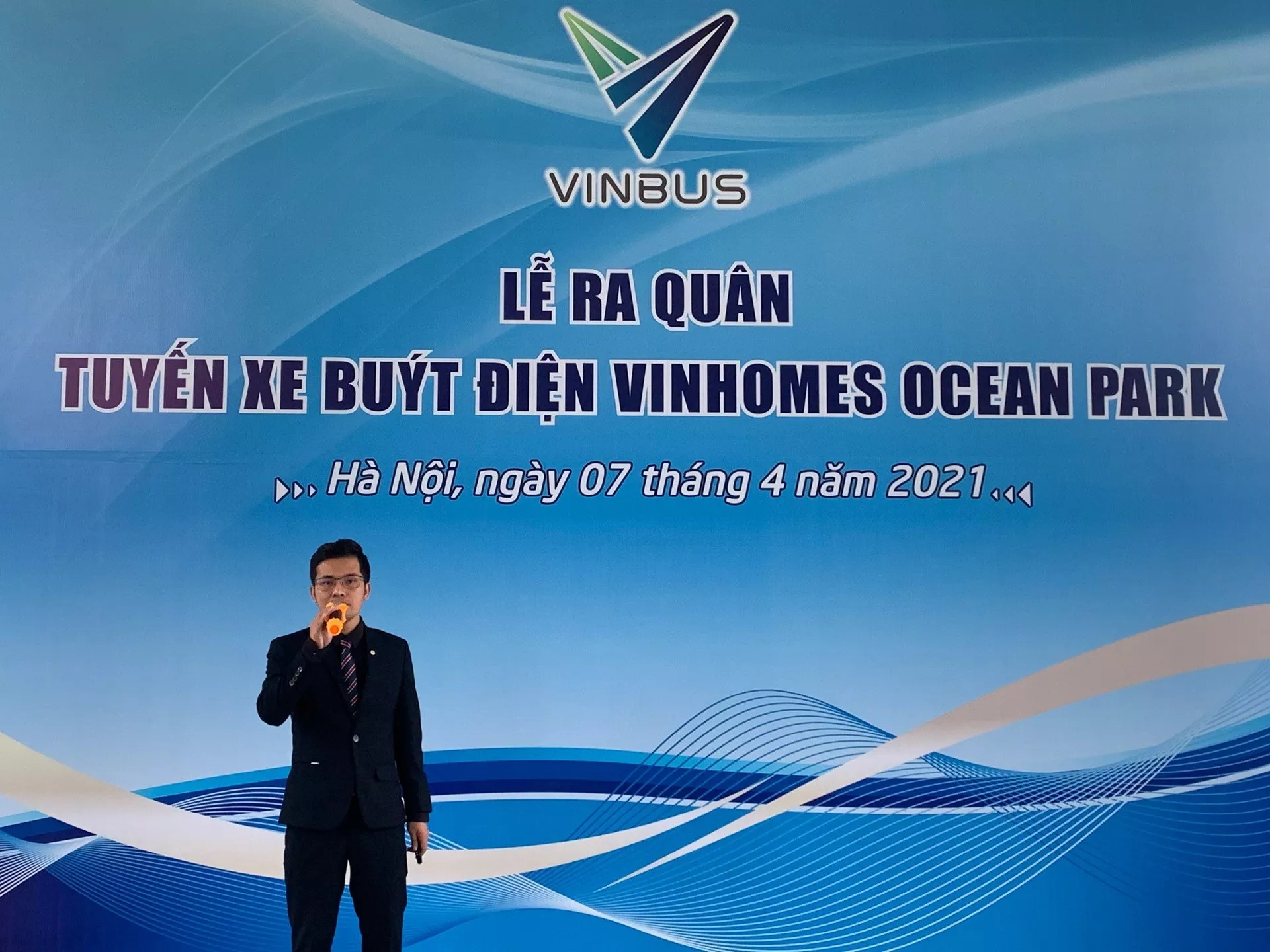 Vinbus lăn bánh - khởi đầu cho cách mạng xe bus điện tại Việt Nam Vinbus lăn bánh - khởi đầu cho cách mạng xe bus điện tại Việt Nam - Sputnik Việt Nam, 1920, 08.04.2021