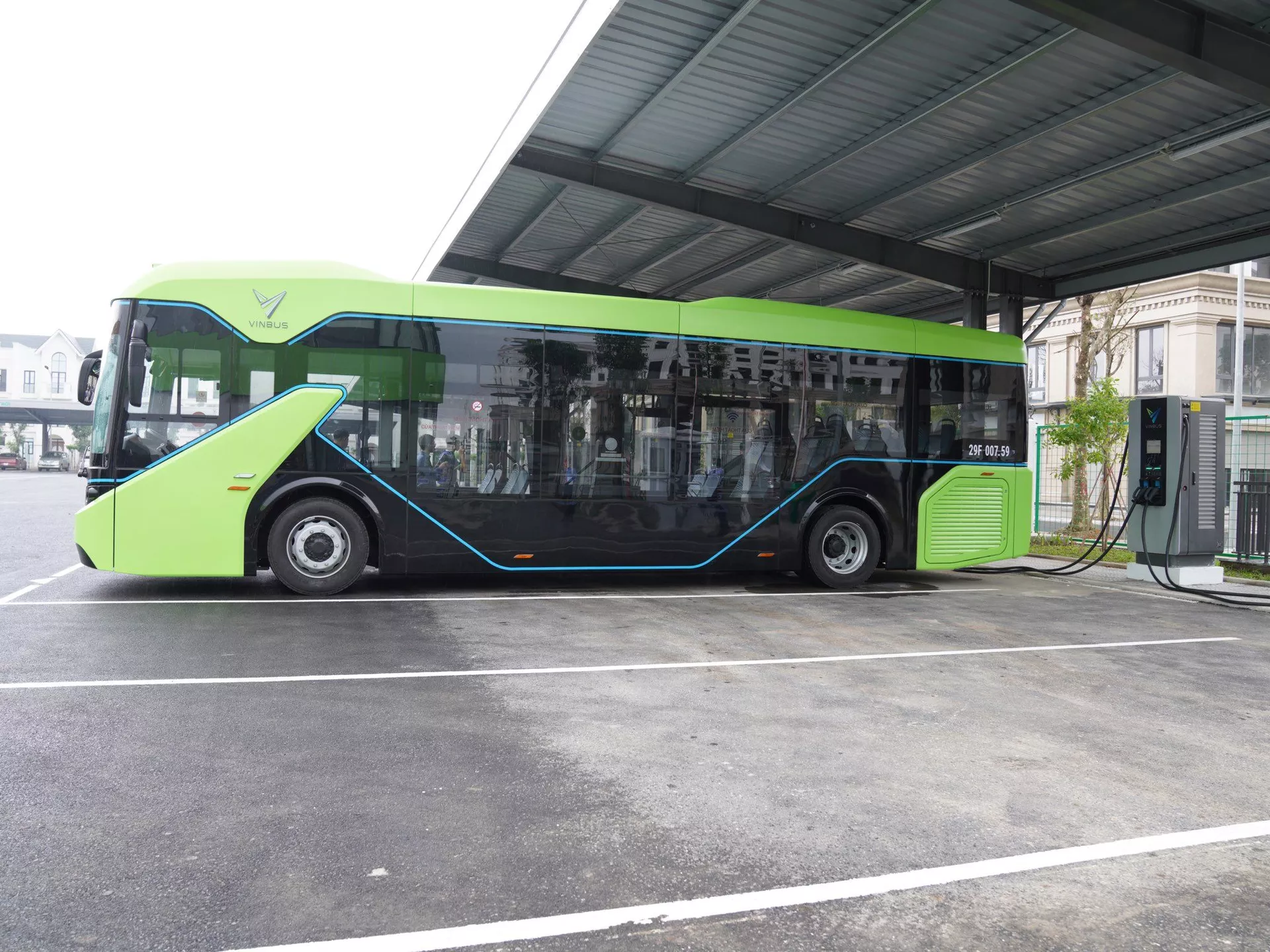 Xe bus điện Vinbus lăn bánh Xe bus điện Vinbus lăn bánh - Sputnik Việt Nam, 1920, 05.10.2021