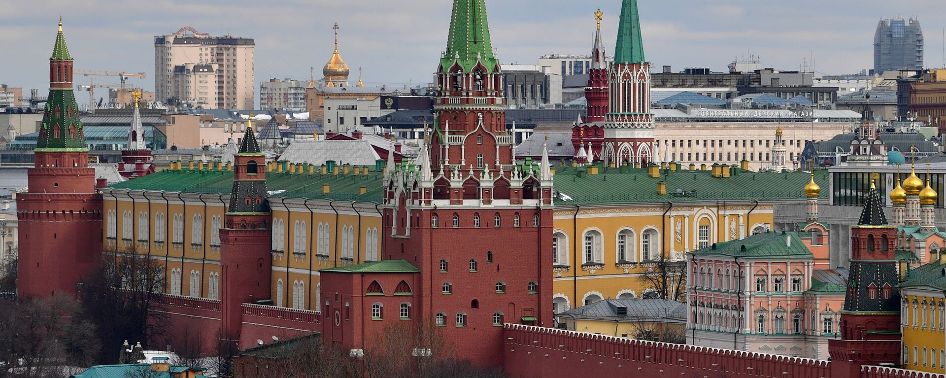 Quang cảnh các tòa tháp của Điện Kremlin ở Matxcơva. - Sputnik Việt Nam, 1920, 09.07.2021