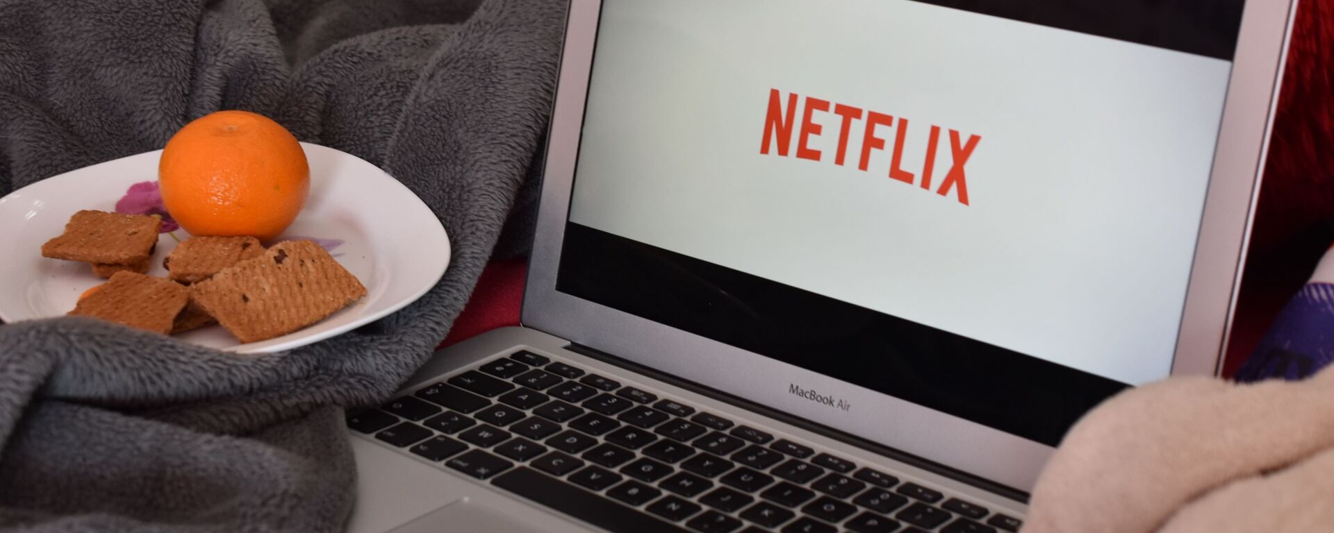 Logo Netflix trên màn hình máy tính xách tay. - Sputnik Việt Nam, 1920, 09.04.2021