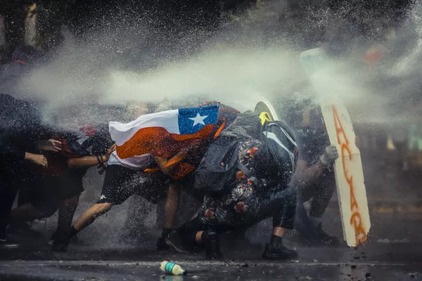 Chile phản kháng của nhiếp ảnh gia Chile Javier Vergara, đứng thứ 5 tại All About Photo Awards 2021 Chile phản kháng của nhiếp ảnh gia Chile Javier Vergara, đứng thứ 5 tại All About Photo Awards 2021 - Sputnik Việt Nam
