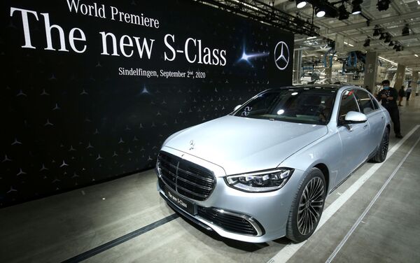 Xe ô tô Mercedes-Benz S-Class 400d  - Sputnik Việt Nam