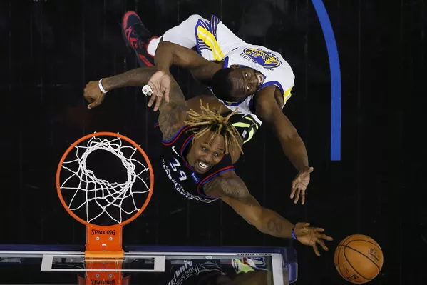 Các cầu thủ bóng rổ trong trận đấu NBA ở Philadelphia Các cầu thủ bóng rổ trong trận đấu NBA ở Philadelphia - Sputnik Việt Nam