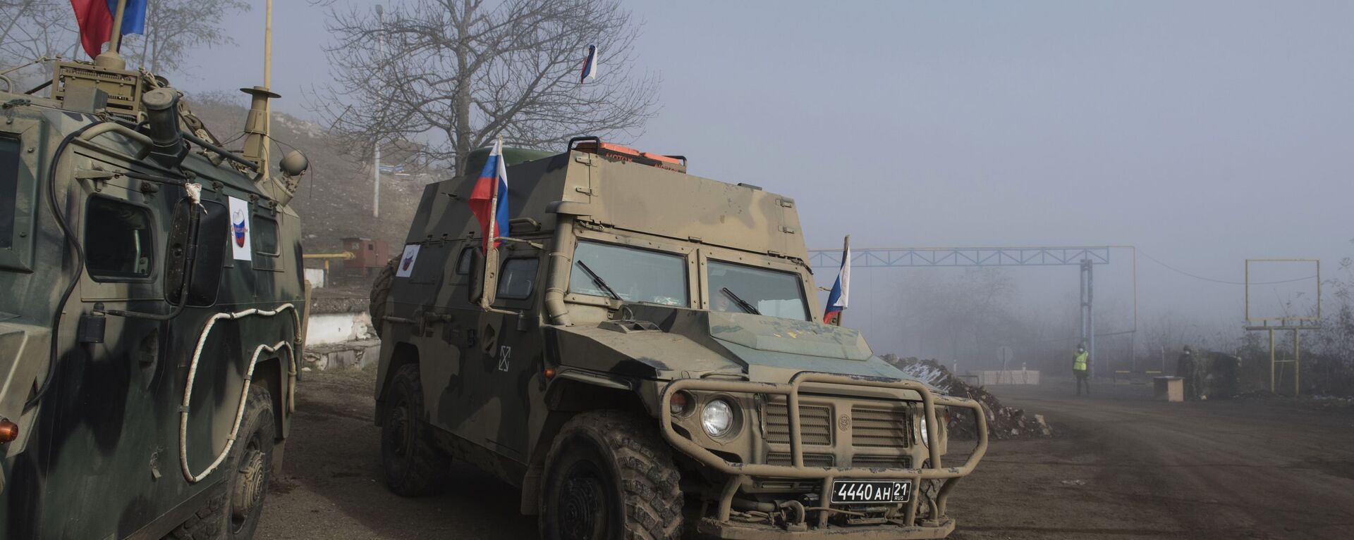 Xe của lực lượng Nga gìn giữ hoà bình ở Nagorno-Karabakh - Sputnik Việt Nam, 1920, 20.09.2023