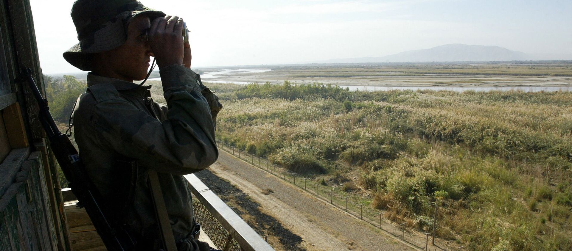 Nhân viên biên phòng Tajikistan. - Sputnik Việt Nam, 1920, 01.05.2021